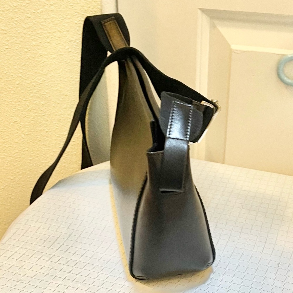 Everlane Mini The Form crossbody bag - Picture 10 of 16